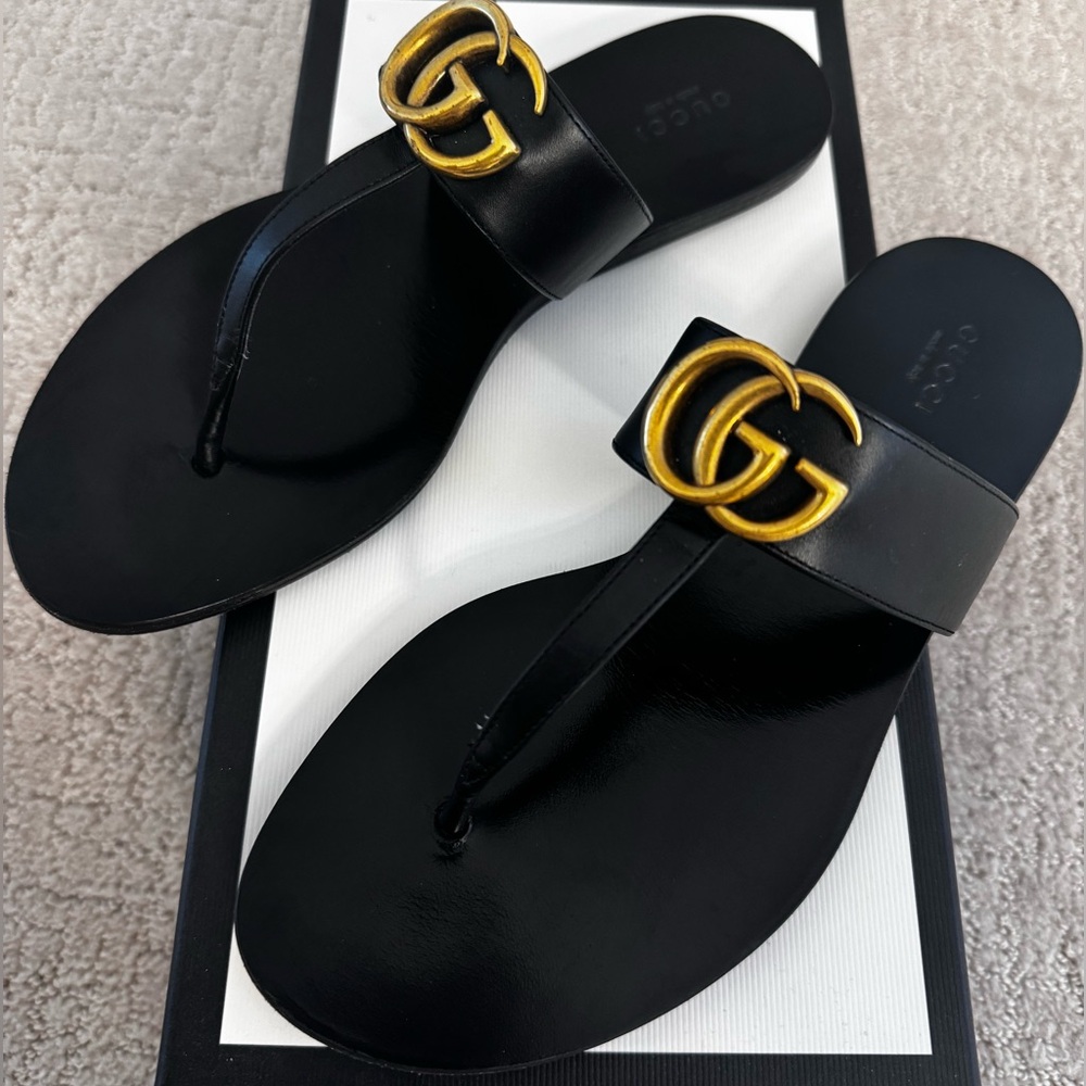 Gucci Marmont double G black leather thong sandal